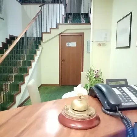 ホテル Select モンテッキオ・エミーリア