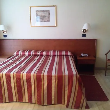 Select Hotel 3*